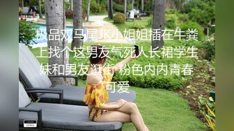 三个中年妇女玩弄一个大哥全程露脸丝袜情趣，大黑牛自慰骚穴特写展示，口交大鸡巴让大哥轮流爆草干的直冒汗