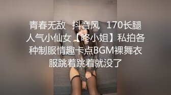 金发苗条骚女【奶油甜心】黑丝舔足自摸道具自慰，舔弄振动棒掰穴扣逼，很是诱惑喜欢不要错过