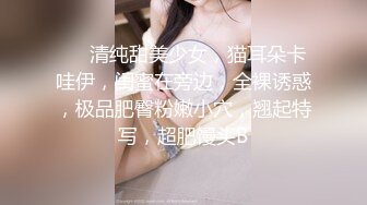 苗条漂亮妹子非常配合各种动作，淫水流了一片。