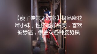  女神 ！女神 ！大波浪黄发美少女，身材一流白嫩美乳，带上黑框眼镜，脱光光诱惑，扭腰摆弄姿势