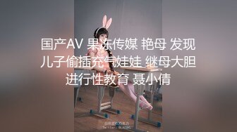 【新片速遞】  偷拍大师商场尾随气质少妇偷拍裙底风光，❤️性感的镂空内裤上面真空没戴文胸