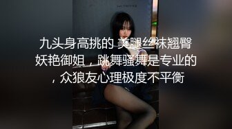  小荷才露尖尖角刚播01年嫩妹，清纯甜美麻花小辫子，吊带黑丝给男友足交