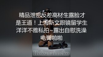 两小百合自己进公厕开玩