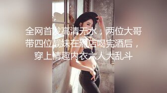 大妈家中躺着玩小穴