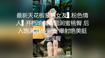 露脸妩媚风骚的小少妇，开档黑丝诱惑，肥美的鲍鱼水好多，精彩自慰抠穴，浪荡风骚的表情淫荡刺激精彩别错过