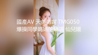  超级卡哇伊的黄毛小美眉，全裸睡着了偷偷先开被子直接后入，把她搞得爽醒了