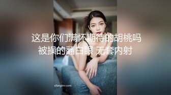 两个可爱女孩服侍主人的大鸡巴，射在小嘴里相互传递