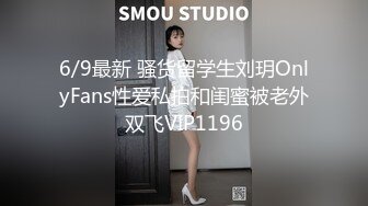 专找丶阿姨玩深夜约骚劲十足轻熟女，连体吊带网袜揉穴自摸，猛操屁股转战床上，扶腰后入撞击猛顶