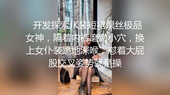  温柔的小娇妻镜头前跟小哥啪啪给狼友看，温柔的舔弄大鸡巴，激情上位抽插