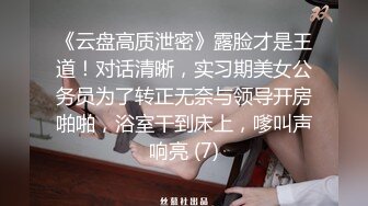  绿帽淫妻 过新红色喜庆 老婆穿着红色蕾丝连体网袜 被单男操的高潮迭起 娇喘连连 真是太反差了 真刺激