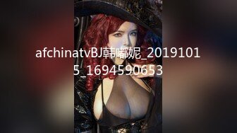 别看美女玲珑般小巧可爱 可粉唇展现的很强势大气