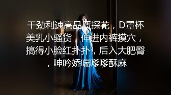 商场女厕全景偷拍几个美女嘘嘘粉嫩的鲍鱼呈上来了 (5)