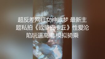 外国妞吃鸡鸡口活挺不错的人长得又美又爽~干死这个小骚货~兄弟们撸起来射小骚B舌头上！