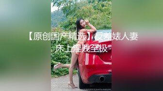 小伙专搞人妻熟女，黑丝大屁股骚女，很会玩翘起自摸勾引，半脱下裤子揉骚穴，半蹲姿势后入-