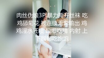 上面在玩吃鸡下面美女吃JB ，极品美女趴在桌子下口交 ， 顶级蜜桃臀 ，骑乘抽插