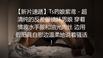 高跟丝袜露脸大耳环极品风骚御姐的诱惑，镜头前好骚自己拿道具蹂躏骚穴浪叫呻吟，让小哥揉奶