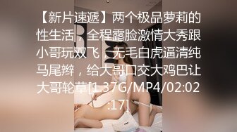 熟女阿姨 屁股撅起来 肥哥操了几下黑鲍鱼 惦记阿姨的老菊花了 很难插入 用淫水润滑 功夫不负有心人 成功