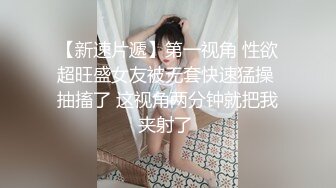 商场女厕蹲守粉衣黑裤眼镜美妇两片紧闭的细长红穴缝真想插进去