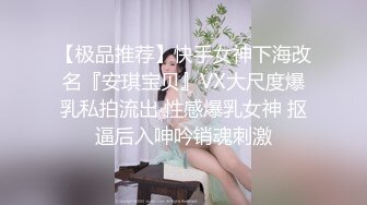   两个18岁的极品可爱小萝莉女同，脱光光互相舔对方粉逼，大叔出场 忍不住要参与