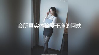 黑丝少妇伺候完大哥与姐妹花一起大秀勾搭狼友，露脸了熟女的奶子不小道具玩弄骚逼呻吟诱惑，精彩不要错过