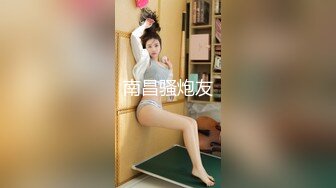 在书店看黄书勃起的我和诱人巨乳店员的视线对上了，她竟然从后边用巨乳压上来摸我的乳头和下体