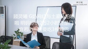 车震骚逼，施展不开还得在床上干