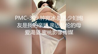 小妹妹和老妈妈口交大鸡巴揉奶玩逼，被两个小哥一起抽插爆草