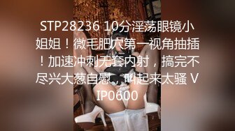  酒店偷拍小美女开房约常客，付完钱开操，骑在身上调情吃屌，各种姿势爆操，搞了两发