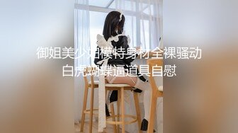 唱歌唱的正嗨服務生亂入竟誘惑服務生一起加入荒唐女大生的性愛KTV淫亂趴[