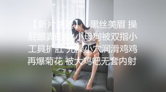 这夫妻真会玩 为求刺激 大白天开门在门口操逼 这啪啪声音不怕引来邻居外观