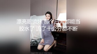 坑爹女主播冒充女大学生潜入 高校教学楼隔板女厕偷拍学妹尿尿格子裤美眉貌似在自慰