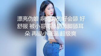 【新片速遞】  奶茶店女厕蹲守戴白头箍大眼睛美女❤️两片肥美湿滑的肉唇馋得流口水 无水原版