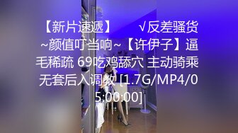 笑起来甜美短裙小姐姐 隔着内裤揉穴调情 镜头前舔屌口交