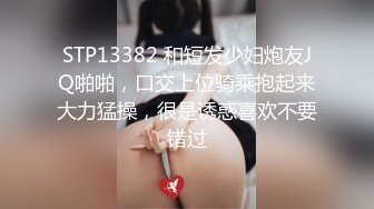 时尚粉嫩牛仔短裤美性感人妖口含棒棒糖引诱光头猛男猛吸菊花毒龙相互插干