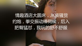 【极品瑜伽教练】，蓝毛衣，牛仔裤，配上白色高跟鞋