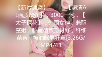 商场女厕全景偷拍美女营业员的微毛小嫩鲍 (1)