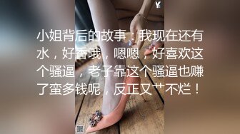 夜市宵夜摊低胸装美女被猥琐大叔围观.尽力防走光没想到下面还是被偷拍内裤夹进了屁股缝逼痕明显