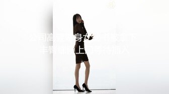 《淫荡小娇妻㊙️极品骚婊》被两个臭男人折腾的好累呀 以后再也不说自己耐草了 被操得淫相毕露 自己握着小骚脚 让自己逼门打开 迎接鸡巴的冲击