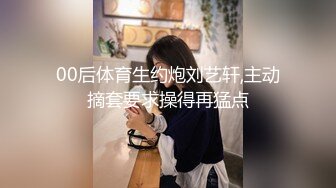 很主动少妇翘屁股摆来摆去半脱下内裤手指扣弄舔逼舔爽了