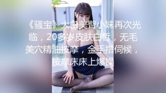  女同学被班上好几个了男生胁迫脱她衣服摸奶子,还掏出鸡巴让她吃,还插入她无毛白虎逼