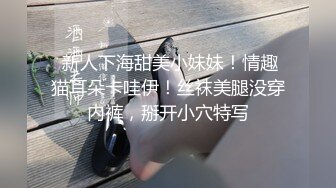 卷发冷艳小美眉