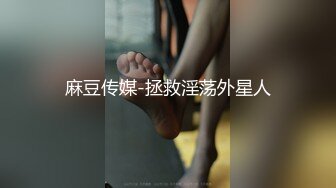 商场女厕近距离偷窥极品丝袜美少妇的馒头B