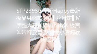  骚老婆活好不粘人，全程露脸开档黑丝一个鸡巴满足不了，胸推交激情上位嘴里塞着鸡巴，玩着奶子弄喷骚逼