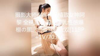 【新片速遞】  4月最新流出❤️风景区全景厕拍偷窥美女少妇尿尿绿鞋少妇逼上挂着一条经血