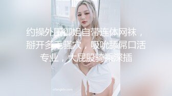 丰满少妇啪啪，沙发上摸逼口交后入抽插大力猛操