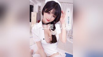 日本女优平台直播，3P名场面，气垫全身润滑油，按摩操逼，无毛粉穴很湿滑，张开双腿猛怼，前后夹击爆操