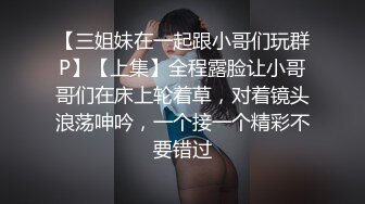 偷窥长发粉衣美眉嘘嘘