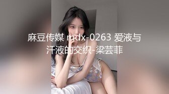 澡堂子内部员工偷拍两位白白嫩嫩的少妇洗澡 (1)