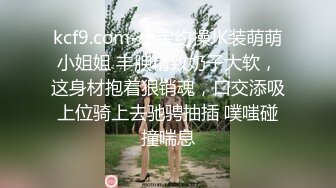 门后超满足的骚妈