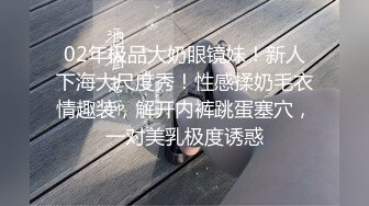 性感美女叼着内裤被后入，淫荡指数10分，道具爆菊双洞齐插，操到高潮翻白眼